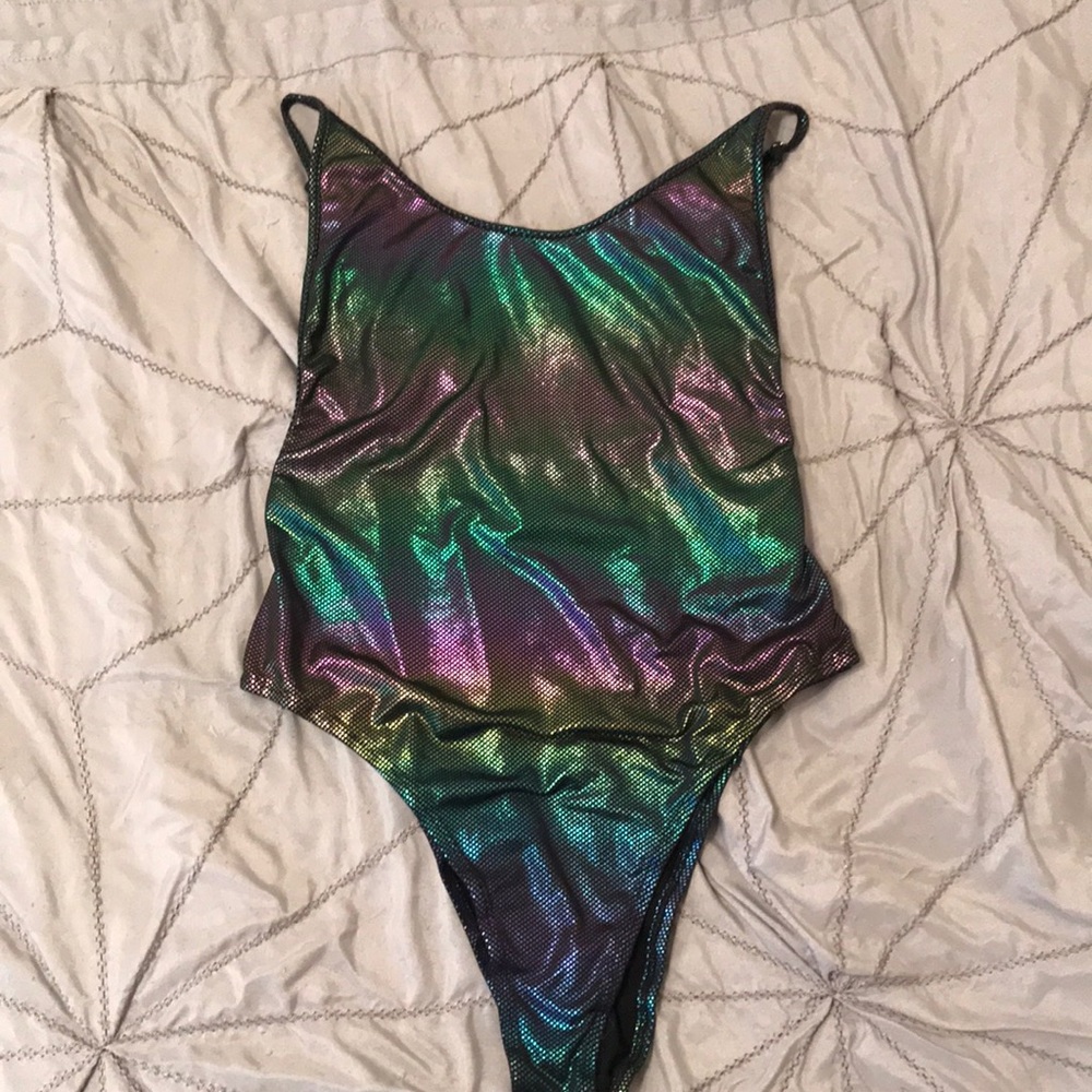 Holographic body suit with adjustable straps